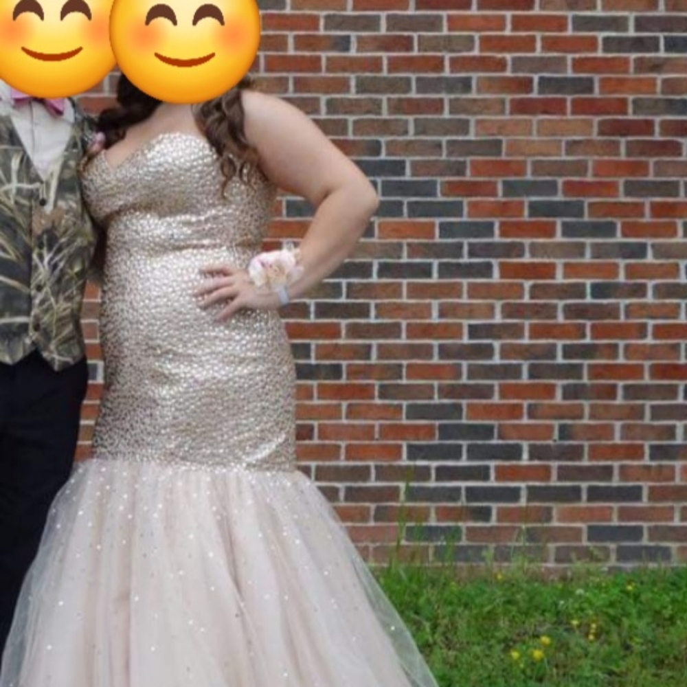Gold sequin mermaid type Sherri Hill prom dress